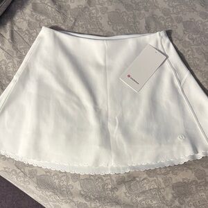 Lululemon athletica Women's White A-Line Skirt Scalloped